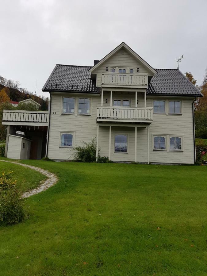 Solbakken 27 Apartment Lyngseidet Экстерьер фото
